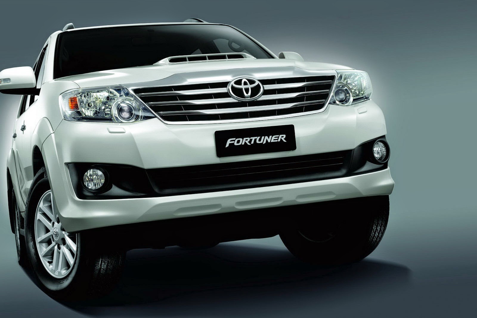 2012 Toyota Fortuner-6