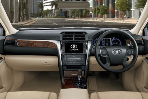 toyota-camry-dashboard-view-841586